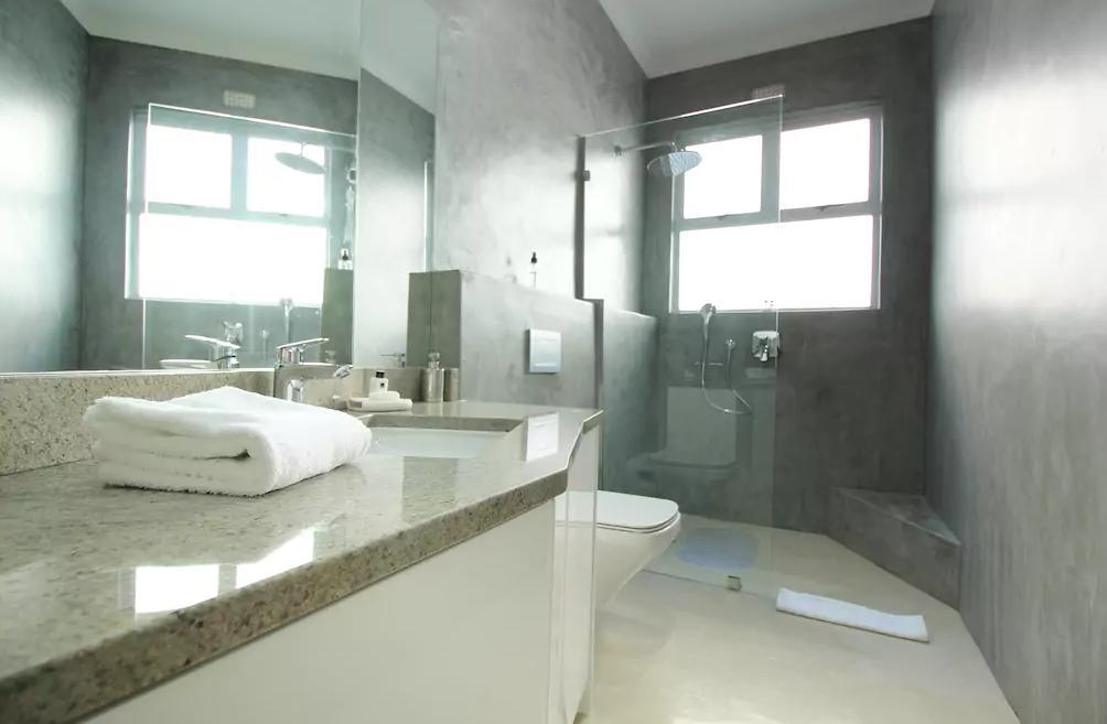 Kloof Avenue 5 *