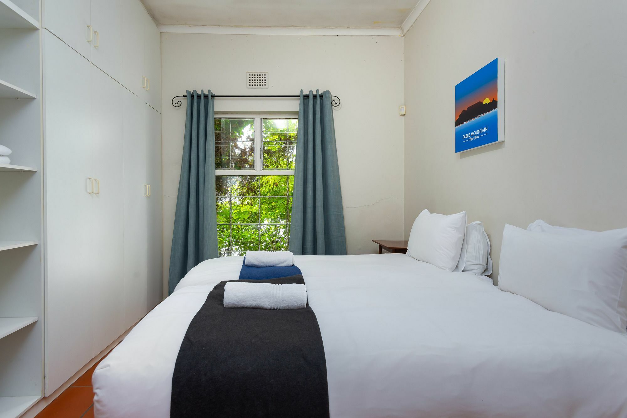 Kloof Avenue 5 *